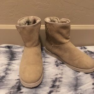 Cozy tan boots